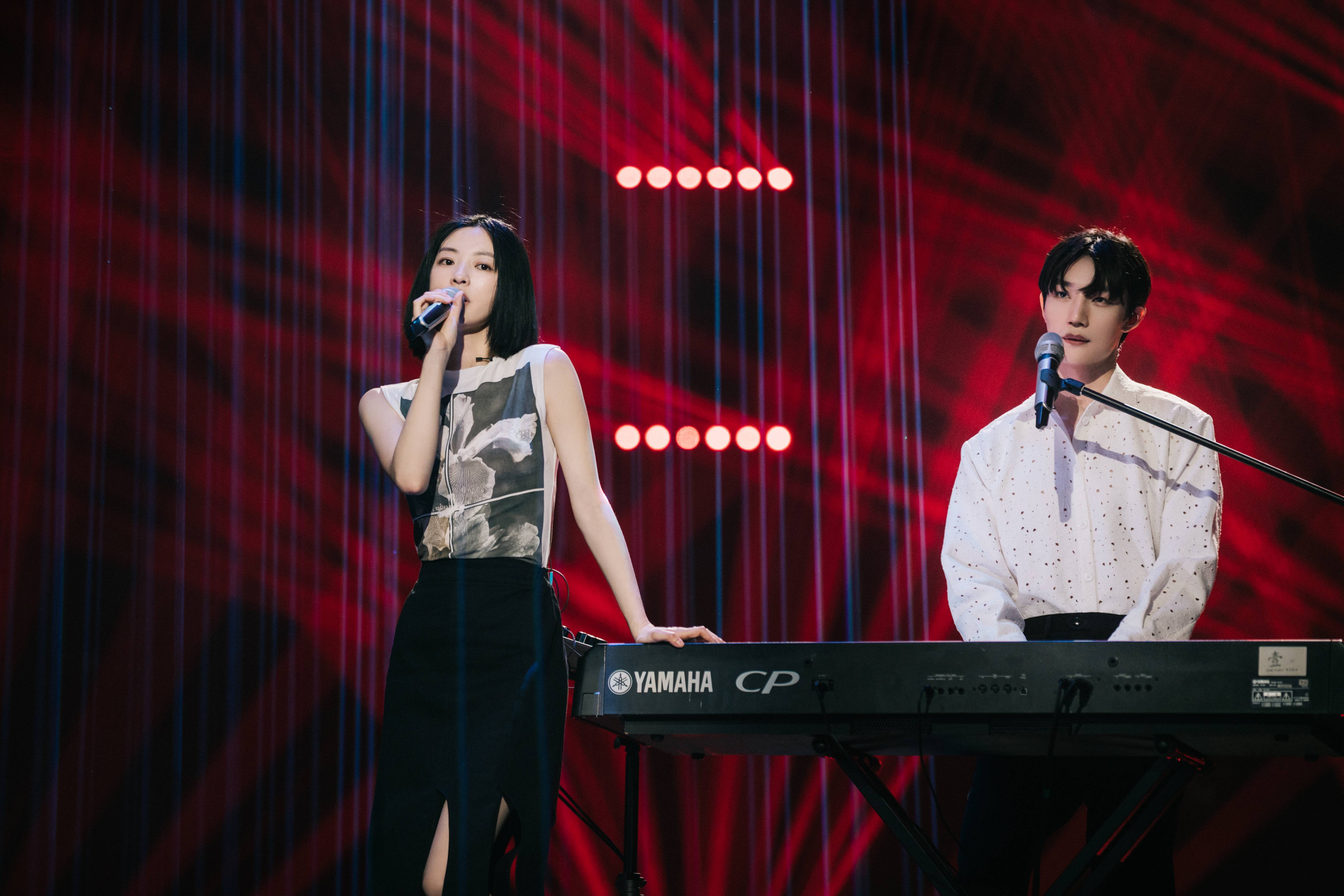 包含晋级下一阶段首场状态出色，FPX观众沸腾！，哈兰德重返赛场观众掌声雷动的词条-爱游戏