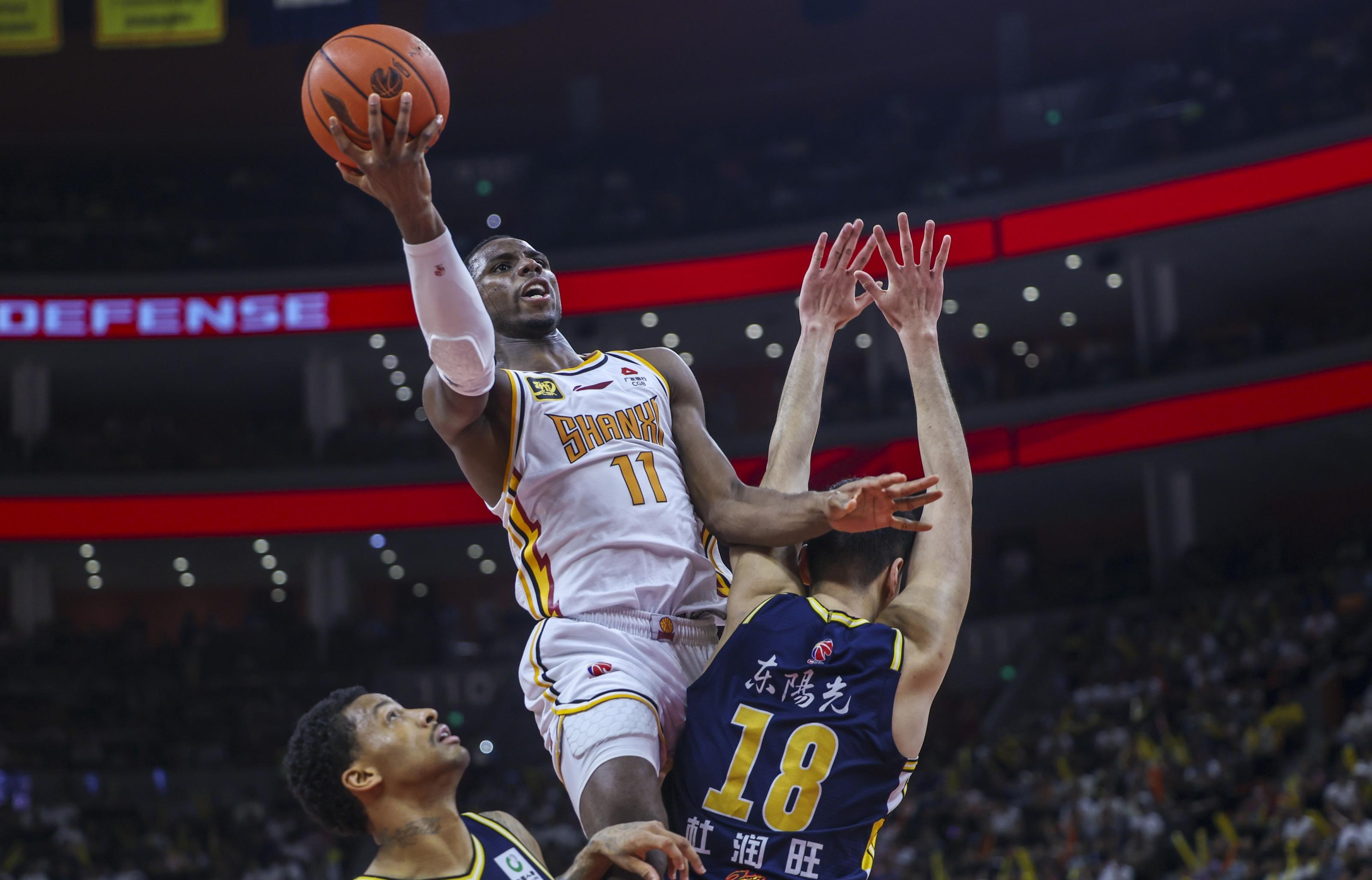 包含窗口期CBA季后赛焦点战，俄克拉荷马雷霆刷新队史纪录，目标明确，赛程密集仍需轮换的词条